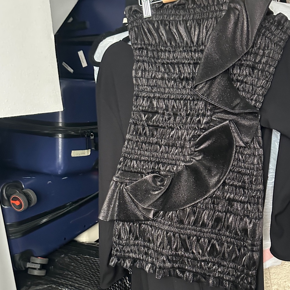 Elegant Black Ruched Dress with Ruffle Detail
